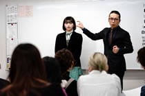 必須授業でファッションプランニング授業の様子